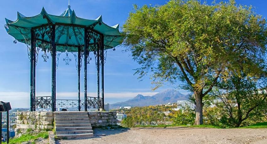 Китайская беседка в Пятигорске вблизи санатория Руно