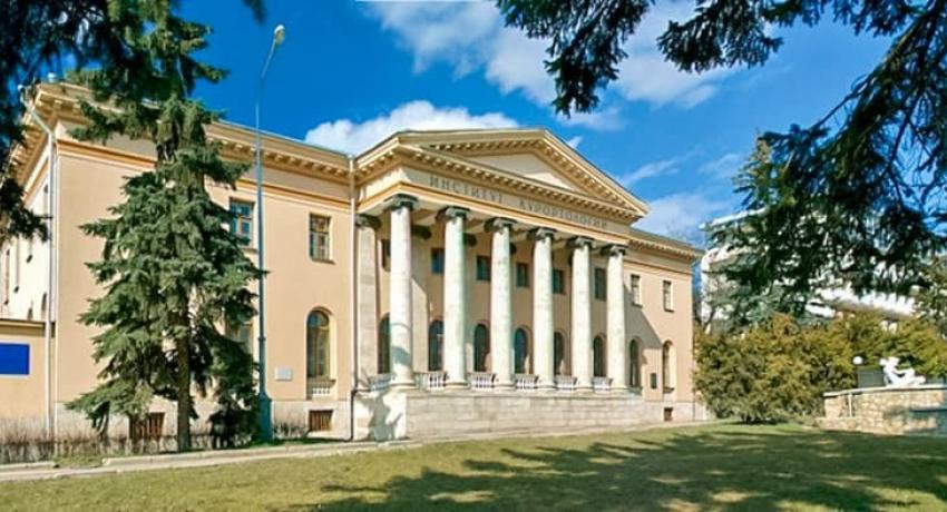 Достопримечательности города Пятигорска. Здание Ресторации вблизи санатория Руно